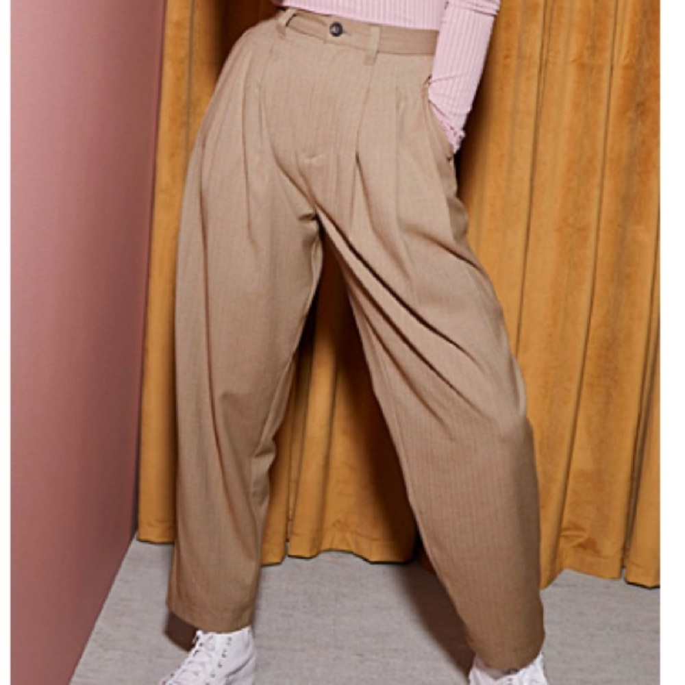 Chic Tan Pleated Trousers
